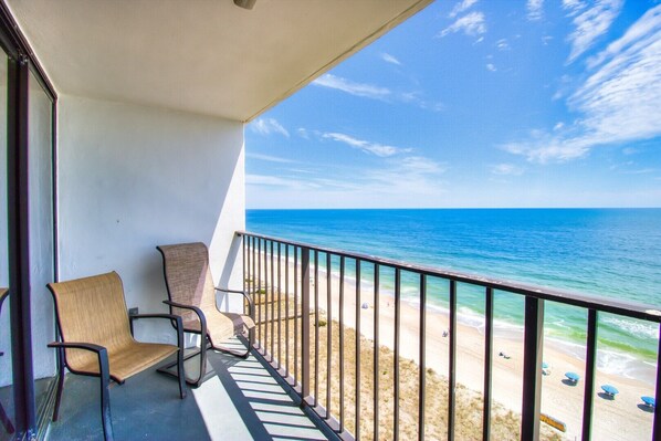 Property grounds - Experience oceanfront bliss in this 2BR retreat at Carolina Beach! (Carolina Beach)