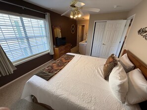 2 bedrooms, iron/ironing board, free WiFi, bed sheets - Walk-In 2 Bedroom Condo | Easy Access + Golf Nearby | Quiet Branson Location (CH2-6) (Branson)