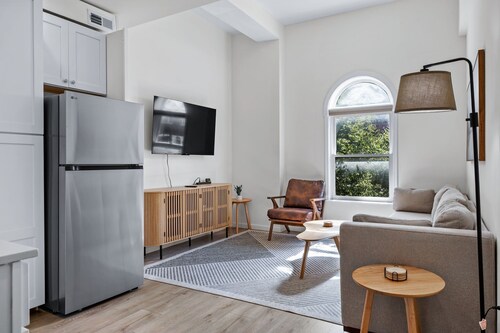The Oak & Aura Retreat