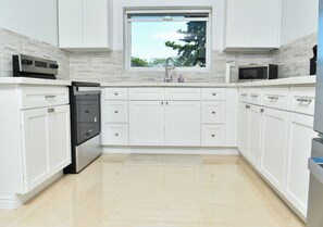 Private kitchen - Bahamia Oasis w/ Private pool - Relax in Freeport (Freeport)