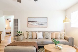 TV, offices - Beachside Escape in the Heart of OB (San Diego)