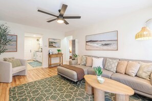 TV, offices - Beachside Escape in the Heart of OB (San Diego)