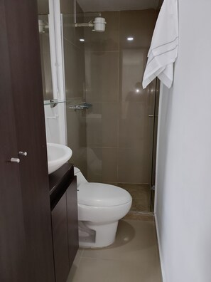 Bathroom - Beautiful and cozy studio apartment. Refugio Perfecto in Medellín (Medellín)