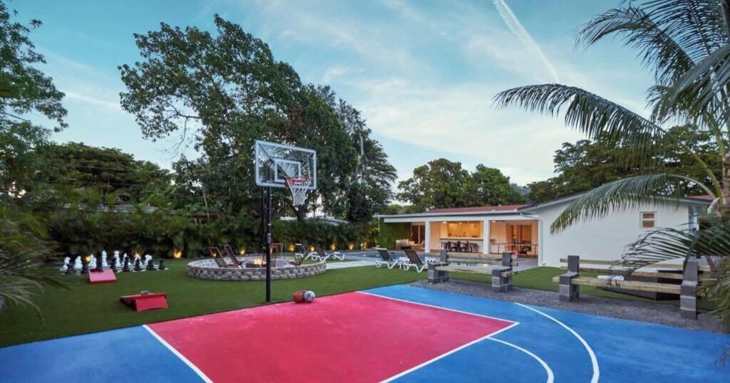 Villa Confort | Terrain de sport