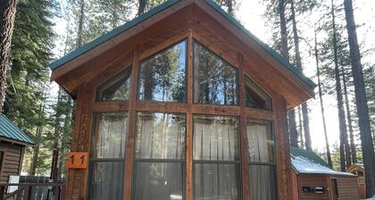 Wooded Cabin Perfect for South Lake Tahoe Day Trips