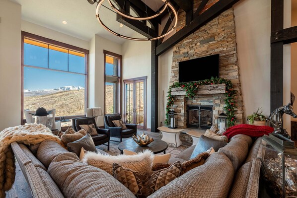 Living area - Spacious 4BR home in Midway River Meadows (LT), perfect for adventures in Park City. (Midway)