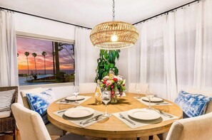 A round dining table with white plates, silverware, and a centerpiece. - La Jolla Shores! Beach Across Street+Walk Everywhere (San Diego)