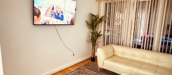 Beautiful 3-bedroom house with AC in charming northeast Philadelphia