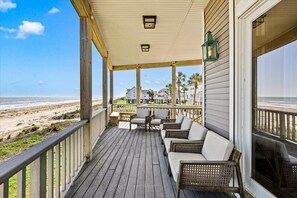 Property grounds - Beachfront 5BR | Hot Tub & Fire Pit | Game Room (Galveston)