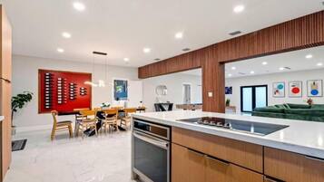 Comfort Villa | Private kitchen