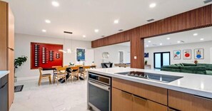 Comfort Villa | Private kitchen - The Palm by Glam Homes (North Miami Beach)