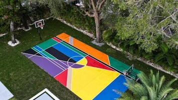 Comfort Villa | Sport court