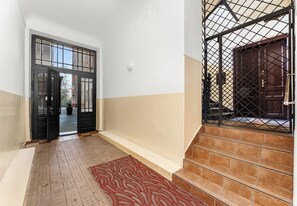 Unclassified image, 2 of 18, button - Mazowiecka Comfort Studio (Kraków)