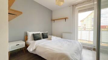 2 bedrooms, iron/ironing board, WiFi