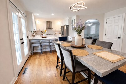 Newly built 3BR Luxe home with sPA bath,Chef Kitchen near Big E, Mass Mutual