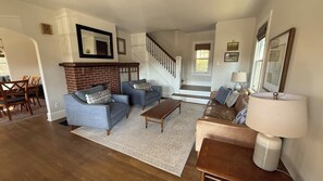 TV - Stylish 3BR House w/Fenced Yard - Located Minutes from Pgh Marathon & the City (Pittsburgh)