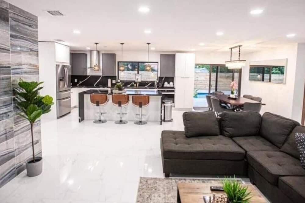 Villa Dubai by Glam Homes