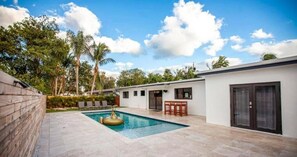 Outdoor pool - Villa Dubai by Glam Homes (Ojus)