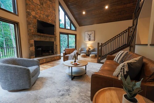 Castle Rock Lake Family Retreat, Sleeps 20