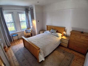3 bedrooms, desk, iron/ironing board, WiFi - Spacious 3BR Home with Garden and Parking (Southampton)