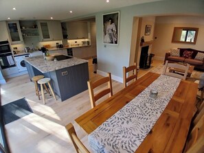 Interior - Spacious 3BR Home with Garden and Parking (Southampton)