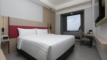 Deluxe Room | In-room safe, desk, free WiFi, bed sheets