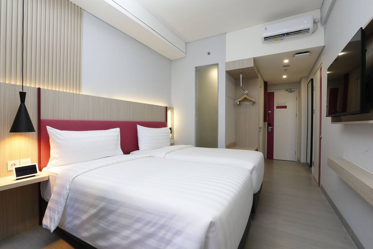 Rom – superior | Safe på rommet, skrivebord, wi-fi (inkludert) og sengetøy
