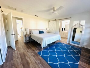3 bedrooms, desk, iron/ironing board, travel crib