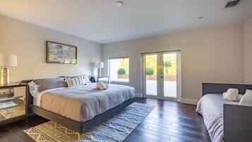 Comfort Villa | Iron/ironing board (on request), free WiFi, bed sheets
