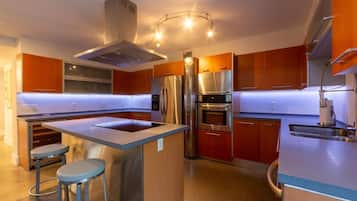 Comfort Villa | Private kitchen