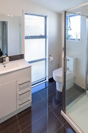 Hair dryer, towels - Riccarton Family Stay Near Mall & Uni (Christchurch)