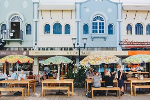 Outdoor dining - From Stadium to Spa in Minutes - Best Location (Christchurch)