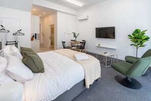Iron/ironing board, WiFi, bed sheets - Hotel Comfort | Ground Floor, City Apartment (Christchurch)