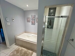 Shower - Le Chal'heureux, a place to relax! (Saint-Zã©Non)