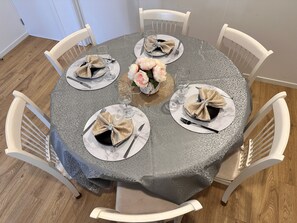 Dining - 3 minutes walk, stunning beach! (North Shore)