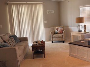 Smart TV -  LIVE THE FLORIDA LIFESTYLE – 2 BedBath in Beautiful Gated Golf Community (North Fort Myers)