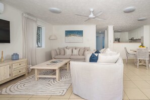 TV, offices - Burleigh Heads Ground Floor Unit, Parking and Pool (Gold Coast)