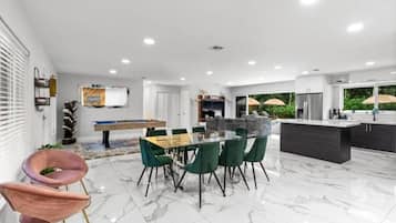 Comfort Villa | Dining room