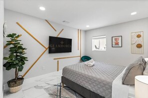 Room - Villa Luxe - Modern by Glam Homes (Ojus)