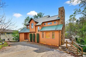 Exterior - Paddle On Inn, a spacious lakefront retreat! (Nebo)