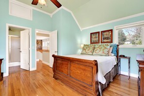 Room - Paddle On Inn, a spacious lakefront retreat! (Nebo)