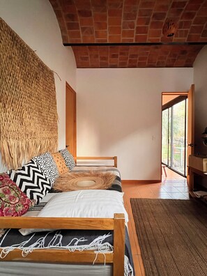 المنشأة من الداخل