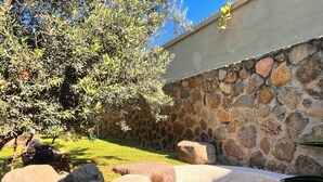 A stone wall, a circular water feature, and a tree. - Casa Tacuba country house near the mountain and lake Chapala (San Juan Cosalá)