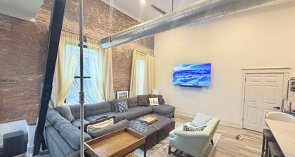 New Downtown 2-bedroom condo Full Season Track Rental