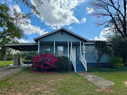 Cozy 2-bedroom house in excellent Autaugaville with AC