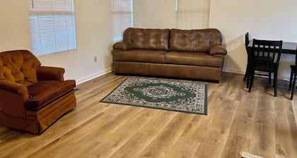 Cozy 2-bedroom house in excellent Autaugaville with AC