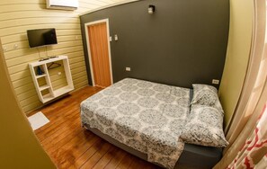 Room - Peaceful Couples Cabin with stunning views (Canaan)