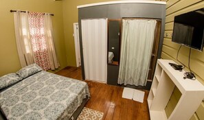 Room - Peaceful Couples Cabin with stunning views (Canaan)