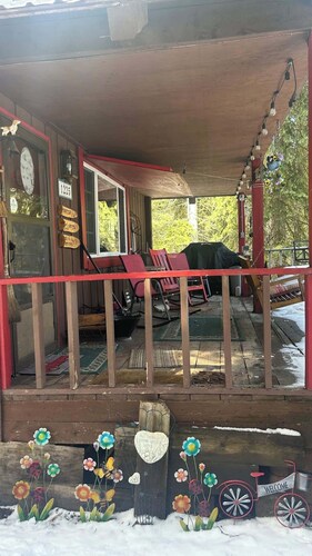 Creekside Cabin, Pet Friendly, Lake Access!