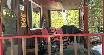 Creekside Cabin, Pet Friendly, Lake Access!